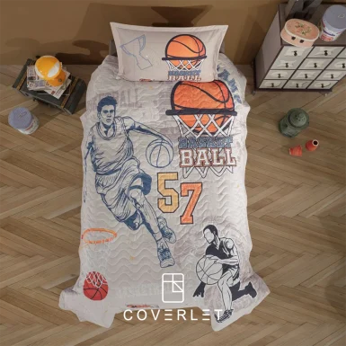 روتختی چهارفصل پسرانه بژ طرح بسکتبال مدل Basketball روی تخت یک‌نفره با ساختار کاپیتونه، تصویر بازیکنان، توپ و حلقه بسکتبال و روبالشی هماهنگ.